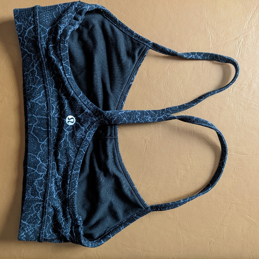 Lululemon nulu flow y bra in lacescape dark cast black - size 6